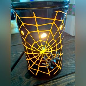 Scentsy creepy crawly warmer spider web